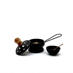 Brûleur d’encens noir avec couvercle et poignée